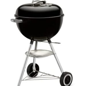 Weber Classic Kettle Holzkohlegrill, Ø 47cm Grillfäche, BBQ Grill mit porzellanemaillierten Deckel & Kessel, Deckelthermometer, Dreibein-Ständer & Räder, verchromter Grillrost - Schwarz (1241304)