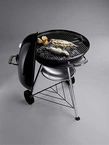 Weber Compact Kettle Holzkohlegrill/Porzellanemaillierter Deckel und Kessel, 57 cm Grillfläche, Ascheauffangschale, Dreibein-Ständer und Räder, Schwarz/Silber – Bild 11